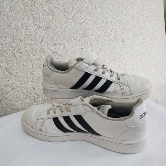 Adidas Sneakers Kids US 3 White Black Hook and Loop Strap Low Top Three Stripe - Picture 3 of 6